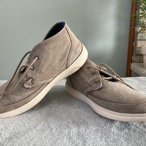 Skechers hi top casual shoe.  Men’s size 10